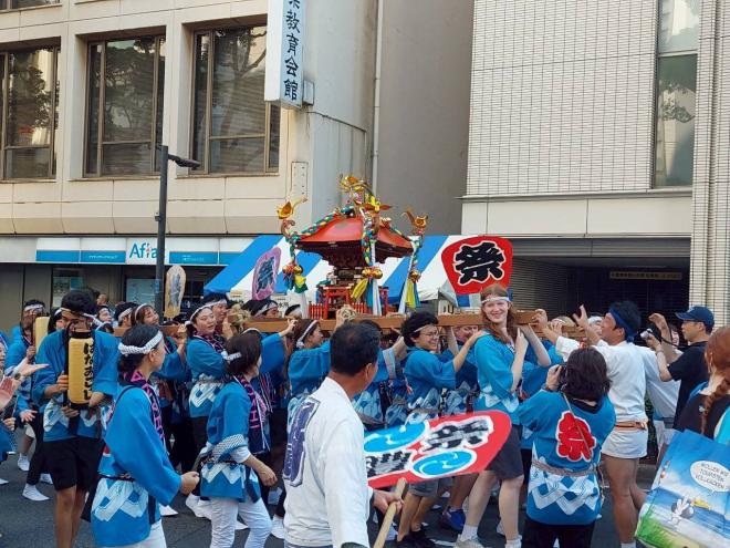 ノースバンクバー市青少年受入_親子三代夏祭りの様子