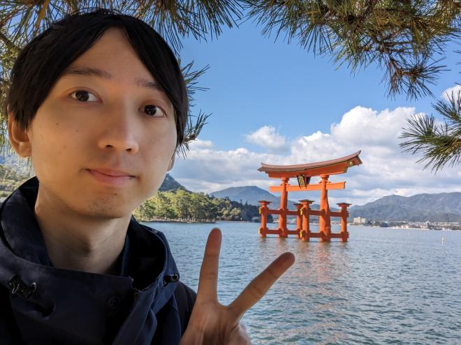 厳島(広島)に行った時の私です。