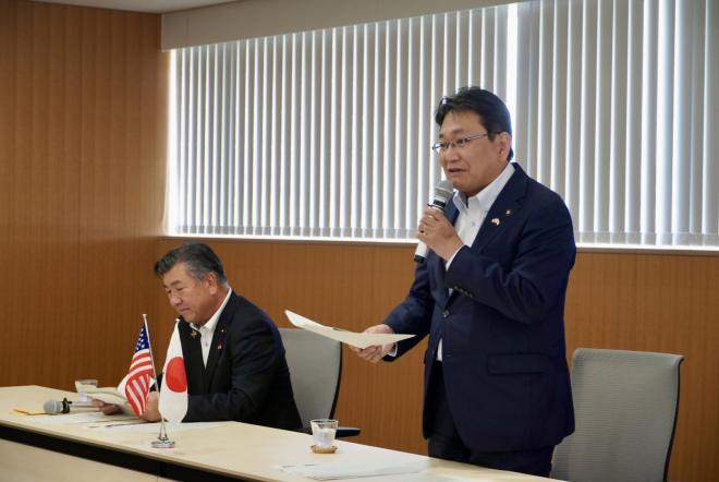 歓迎のあいさつを行う市長