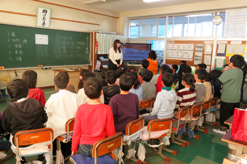 国際交流員が作新小学校を訪問