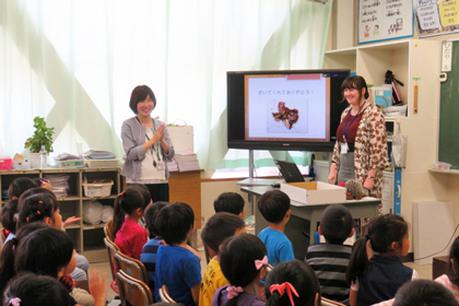国際交流員が本町小学校を訪問