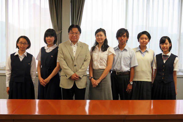 青少年交流事業派遣生が市役所を訪問