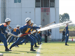 ホース延長と放水