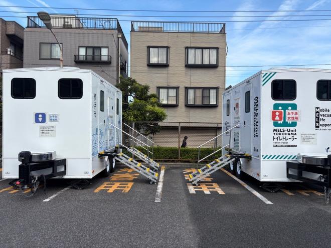 トイレトレーラー正面