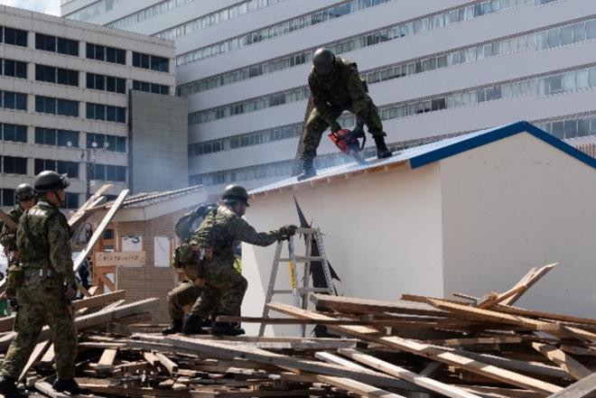 自衛隊による救出訓練