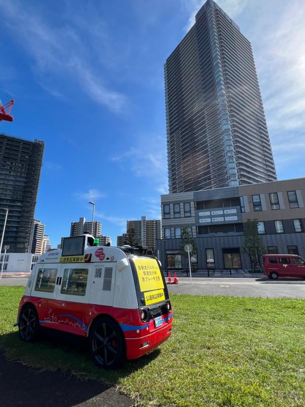 自動走行ロボット写真　幕張ベイパーク