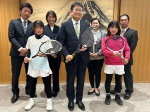 第24回全国小学生ソフトテニス大会出場報告 朝比奈花音選手、西田星愛選手 表敬訪問