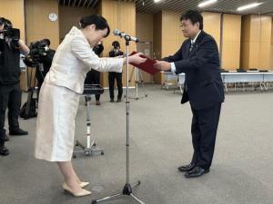 当選証書付与式