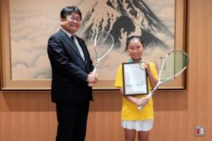 第35回ジャパンジュニアオープンスカッシュ選手権女子U11 優勝報告 表敬訪問