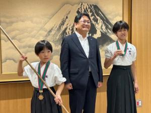 令和6年度全日本少年少女武道（なぎなた）錬成大会 鈴木惟哉選手、大浦航選手 優勝報告 表敬訪問