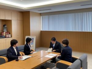 母と女性教職員の会による要望書提出