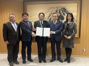 千葉市議会花のあふれるまちづくり推進議員連盟・千葉市議会観光振興議員連盟 政策提言書提出