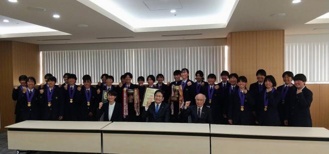 千葉経済大学付属高校女子ソフトボール部表敬訪問