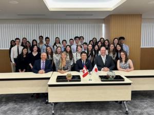 ノースバンクーバー市ハンズワース高校表敬訪問