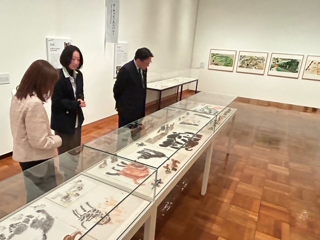 世界の絵本パレード