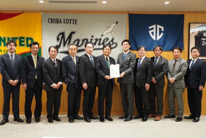 千葉市議会都市建設委員会空家対策に関する提言書提出