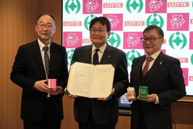 千葉市歯科医師会および株式会社ロッテとの千葉市民の歯と口の健康づくりに関する連携協定締結式