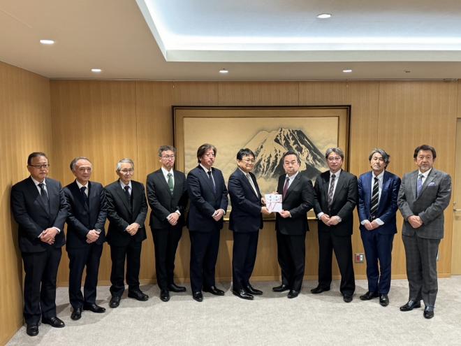 千葉市造園緑化協同組合からの「緑と水辺の基金への寄附金」贈呈式