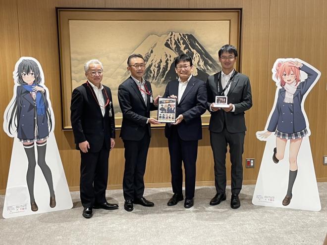 「やはり俺の青春ラブコメはまちがっている」オリジナルフレーム切手寄贈式