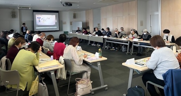 稲毛区シニアリーダー連絡会で行われたちばレポ教室の写真です。1枚目