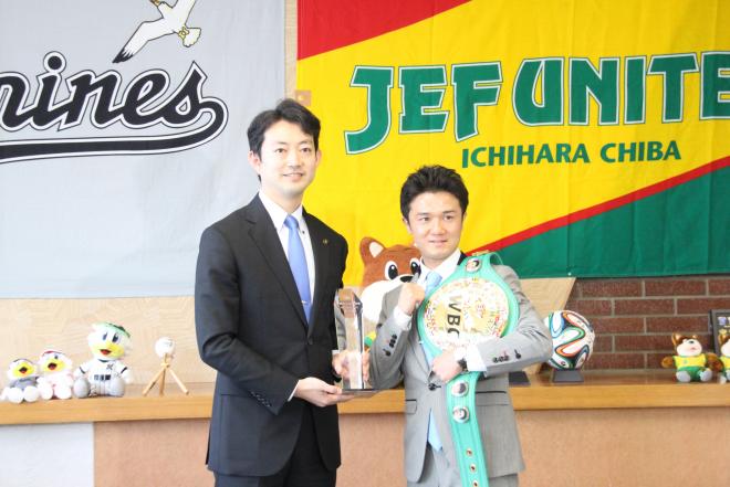 WBC世界ライトフライ級王者木村選手に市民栄誉賞を贈呈