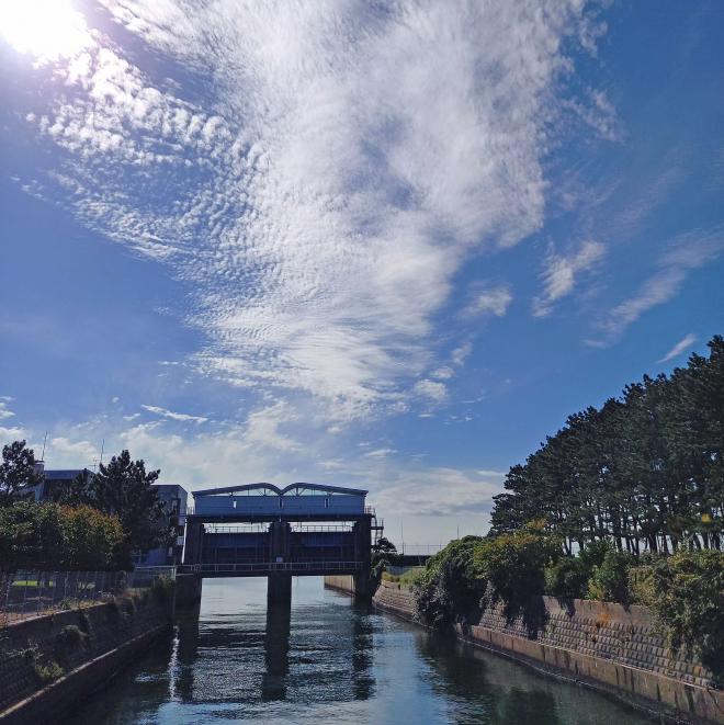 初秋の草野水門