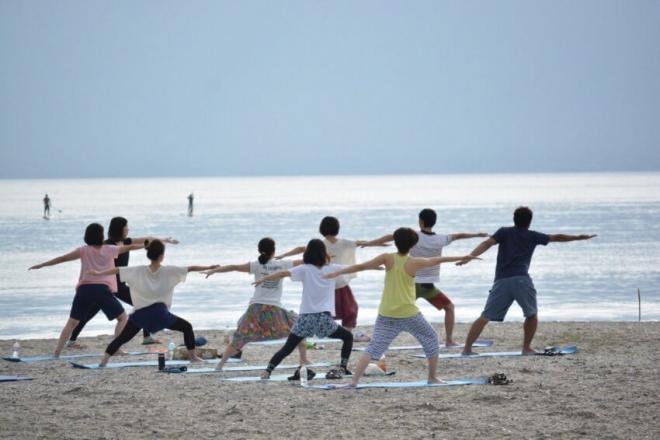 r1beachyoga_pic