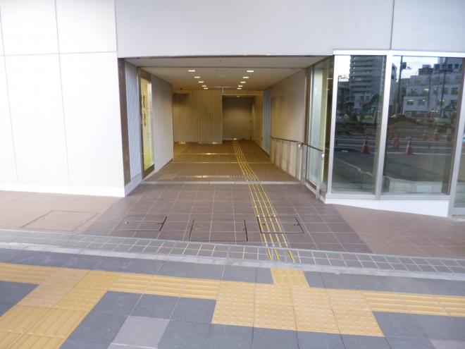 1階正面入口