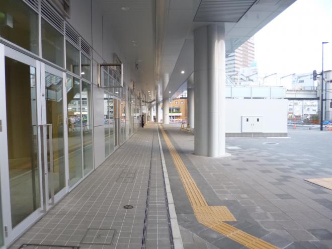 ビル前通路
