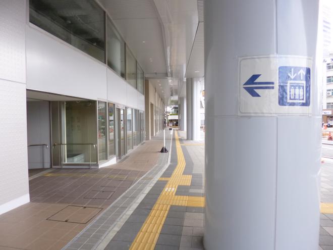 1階ビル前通路（駅前広場）