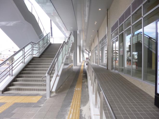 1階ビル前通路（駅前広場）
