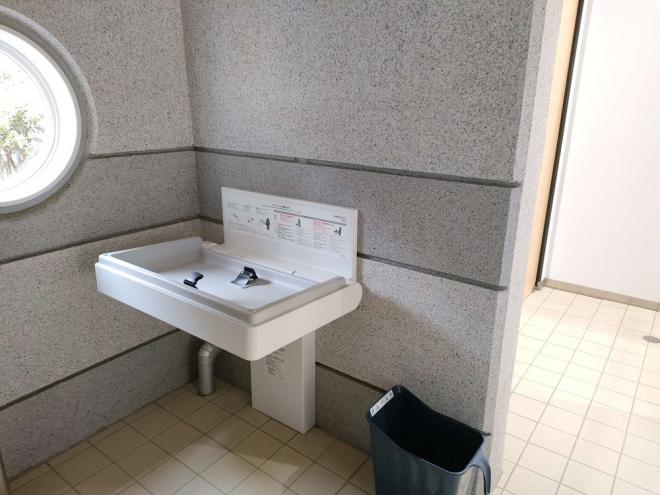 鳥類水系女性用トイレ2