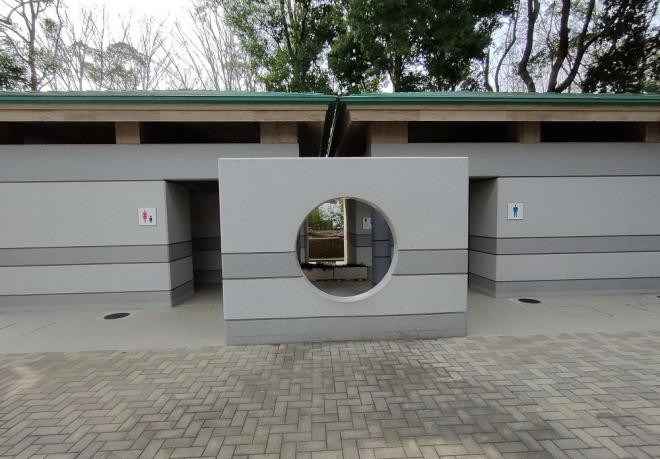 中央広場トイレ外観