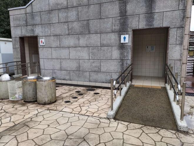 正門トイレ