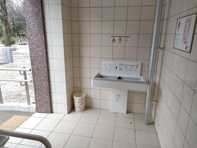 正門トイレ女性2