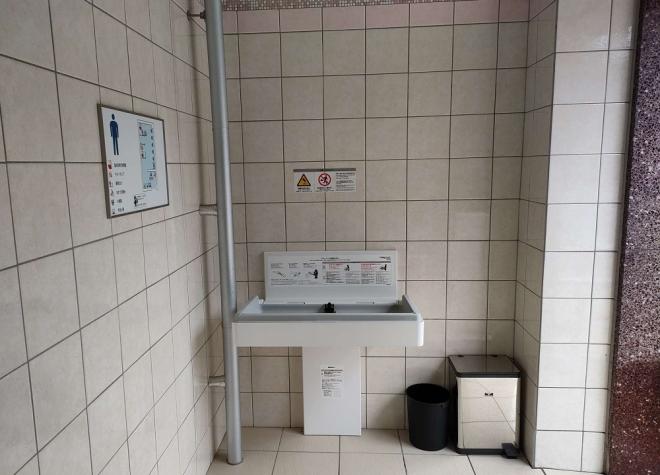 正門トイレ男性2