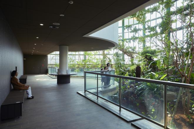 バードホール1階